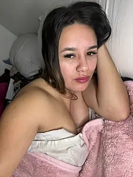 LatinaFuegoX Webcamshow