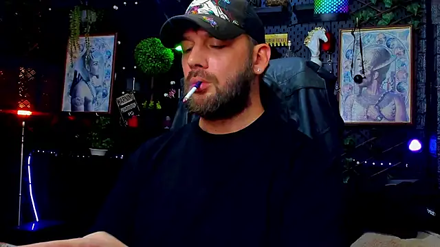צ'אט XXX בשידור חי של LexHardy
