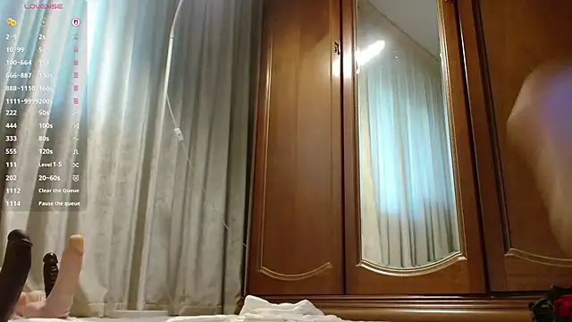 Crazy1One XXX чат на живо