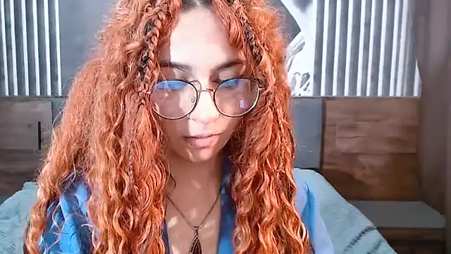 AdrianaCutes' Live XXX Chat