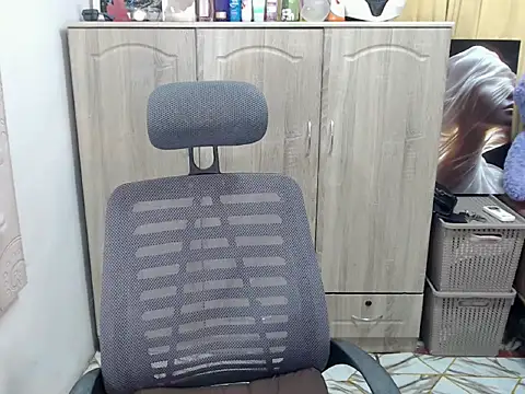 urasian_john18 Adlı Modelin Canlı XXX Sohbeti