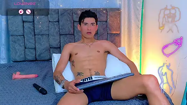 NicolasTorrez webcam show