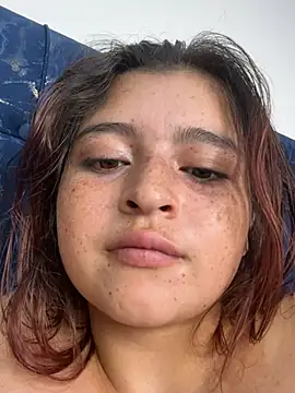 Viluuu-24's Live XXX Chat