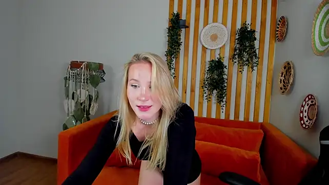 ElaraVoltage Adlı Modelin Canlı XXX Sohbeti