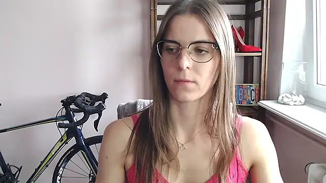 love_megi Adlı Modelin Canlı XXX Sohbeti