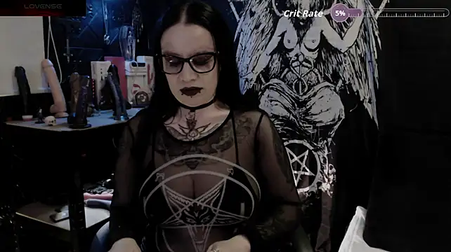 Evil_Queen_666: онлайн-секс-чат