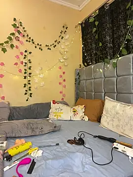 YourWetDream02 Adlı Modelin Canlı XXX Sohbeti
