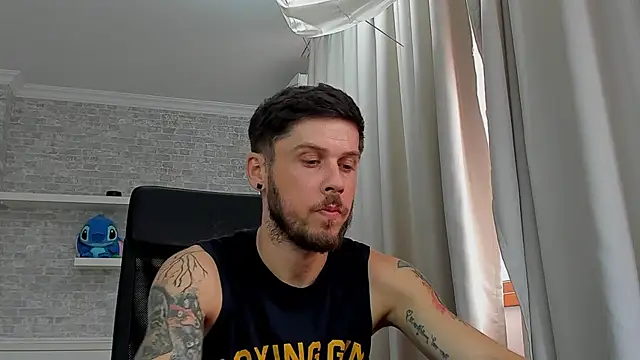 Chat XXX en directo de JonahShaw