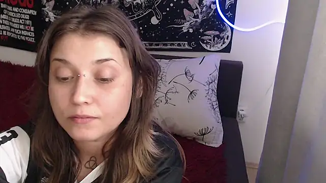 AlienforTwenty Adlı Modelin Canlı XXX Sohbeti