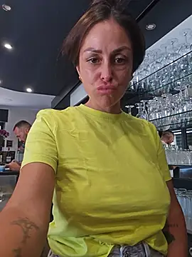 AmandaArt Adlı Modelin Canlı XXX Sohbeti