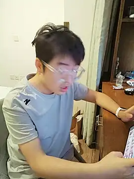 Charliez0088 即時 XXX 聊天