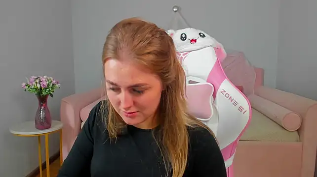 EllaBells' Live XXX Chat