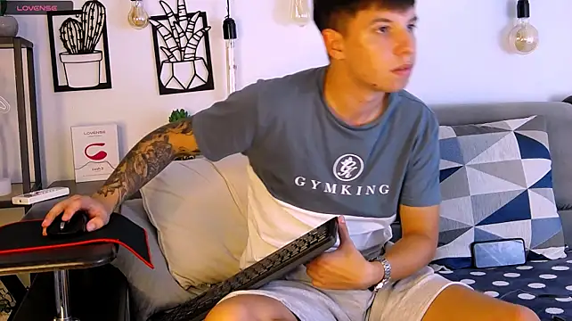 Živý XXX chat ThomasEdisonn