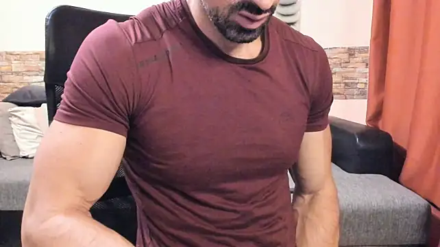 HotHunkTrainer লাইভ XXX চ্যাট