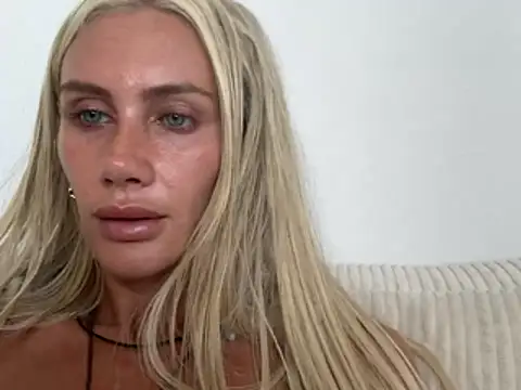 Elsa_24 live XXX chat