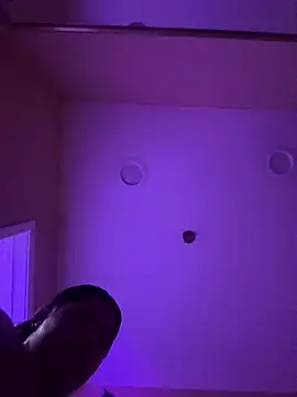 צ'אט XXX בשידור חי של 1n0nlythroat