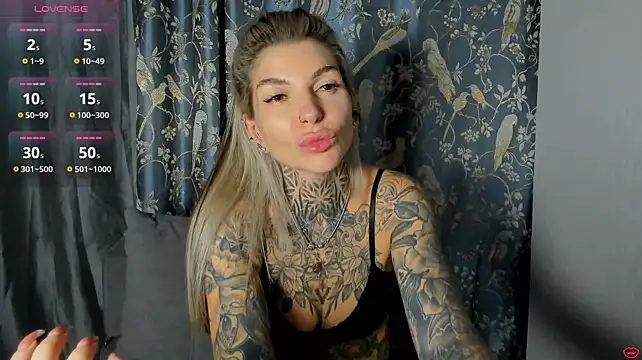 แชท XXX สดของ tattooedBabyy