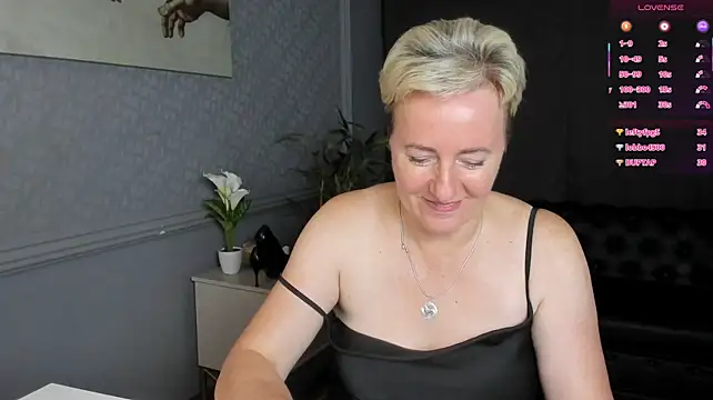Nika_Smit élő XXX-chatje