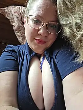 Онлайн чат XXX BustyLanaX