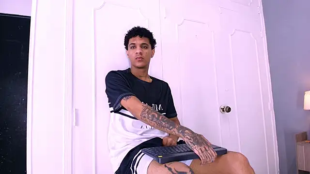 XXX chat uživo modela _Thiago12