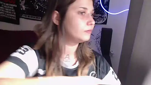 AlienforTwentyn Live XXX chat
