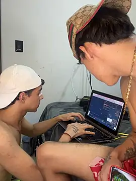 โชว์เว็บแคมของ Yoskingg_moisest