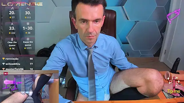 SteveTiger live XXX chat
