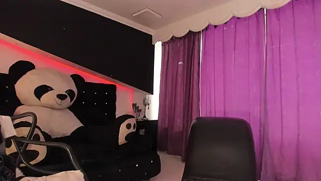 Chat +18 de Coral_Gibson ao vivo