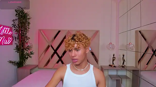 צ'אט XXX בשידור חי של Anyelo_Twink
