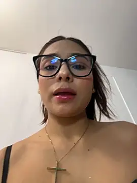 צ'אט XXX בשידור חי של amira_cute2