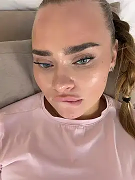 צ'אט XXX בשידור חי של MonicaWestt