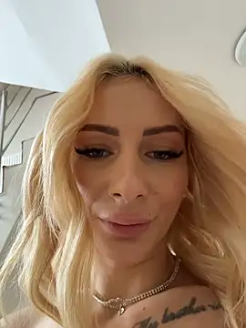 AngieShae Chat XXX in diretta