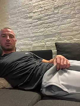 Rotteei1's Live XXX Chat