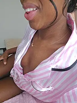 Im_Camila__のライブXXXチャット