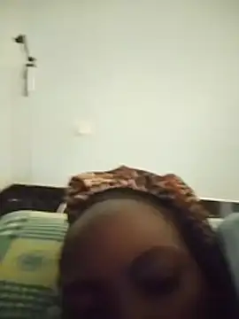 הופעת וובקא ם של Petite_lilmama