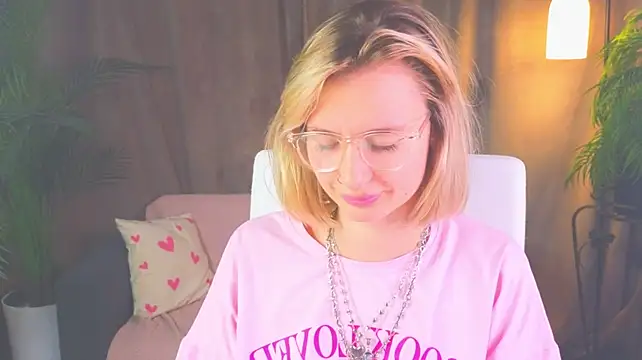 Chat +18 de NoraMoreau ao vivo