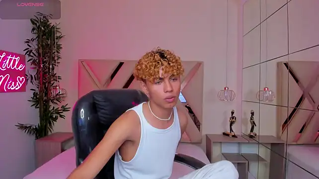 Živý XXX chat Anyelo_Twink