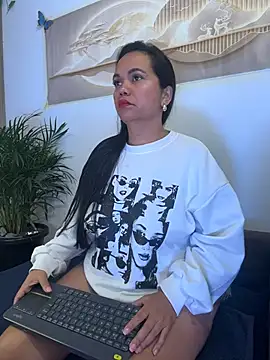 Chat XXX en directo de NoahJade