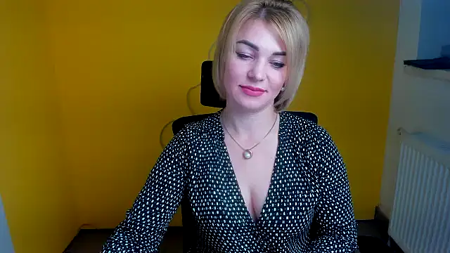 CuttieEmma Chat XXX in diretta