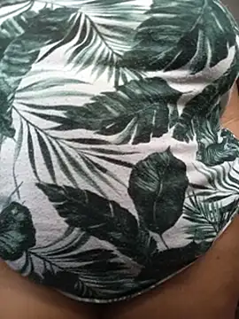 YELLOW_BONE's Live XXX Chat