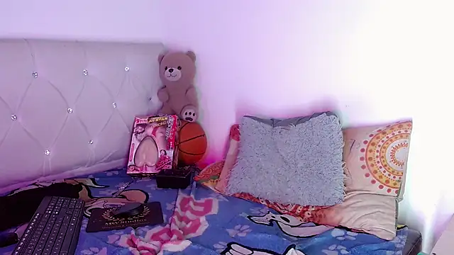 Angel_foxc13 Chat XXX in diretta