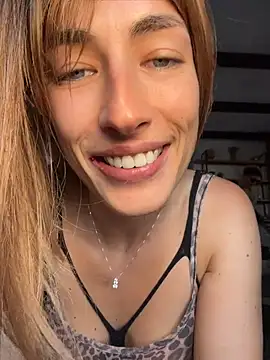SugarLily24 Adlı Modelin Canlı XXX Sohbeti