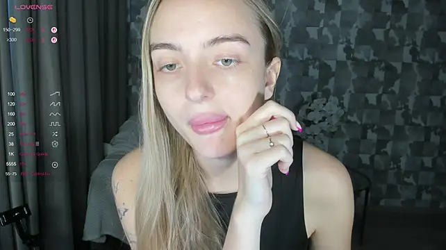 Chat +18 de A_delina ao vivo