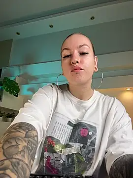 دردشة Tattitude_ الجنسية المباشرة