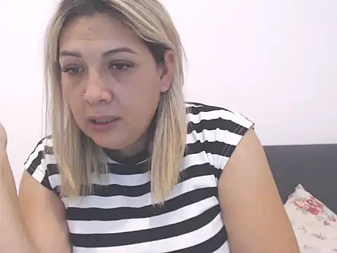 Chat +18 de Ana-Raisa ao vivo
