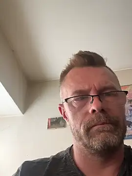 Sascha54321's Live Chat Room