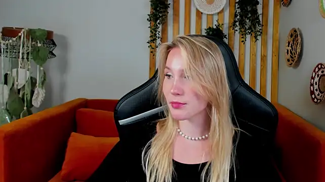 ElaraVoltage's Live XXX Chat
