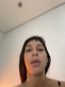 Nikatsu Adlı Modelin Canlı XXX Sohbeti