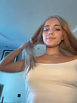 EllaBaby18's Live XXX Chat