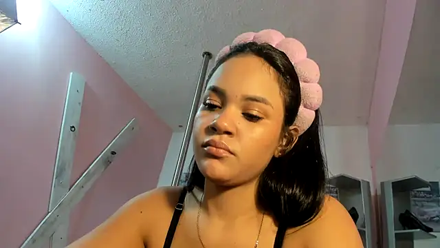 Chatroom XXX en direct de CAMILA--REY